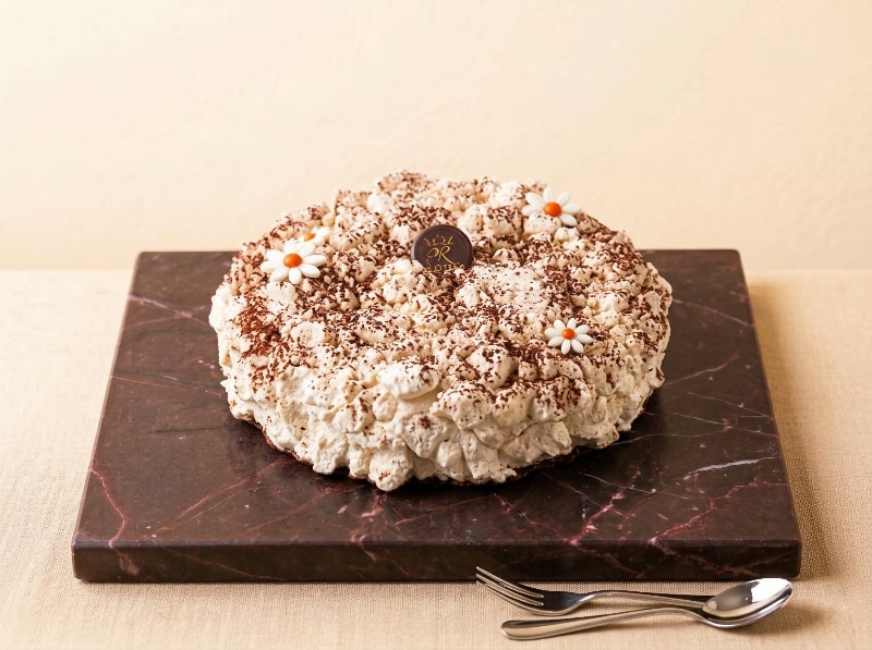 Meringata  Regina  con gocce cioccolato